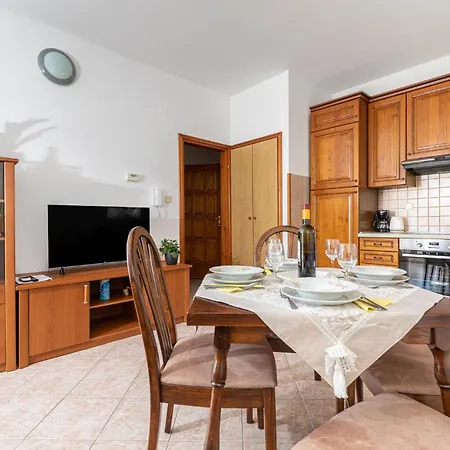 Lili Apartmán Punat